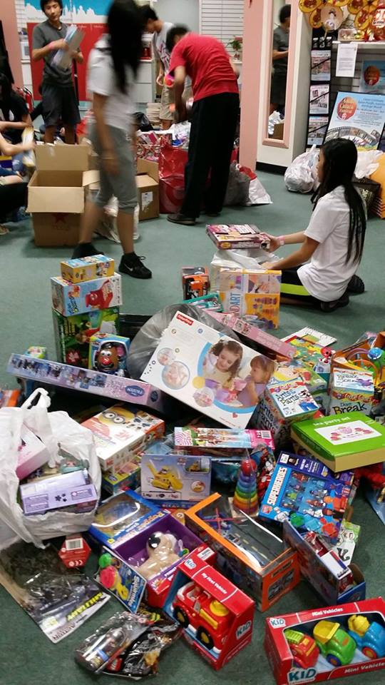 Over 900 toys are collected