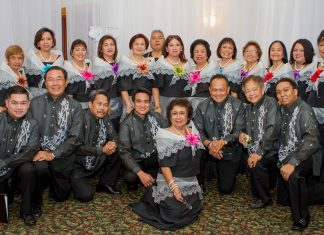 TAMPA CHOIR CONDUCTOR TO BE HONORED AT THE CHICAGO FILIPINO ASIAN AMERICAN “HALL OF FAME 2019.” Some members of the Philippine Choral Group of Tampa with Connie Chanrasmi and the founder of the group, the late Olivia Santiano.