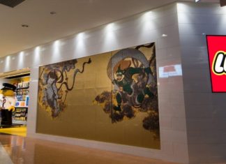 LEGO Wind God and Thunder God Mosaic display at Narita Airport LEGO Certified Store