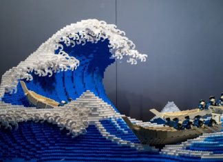 Sculpture Recreates Hokusai’s ‘Great Wave’ in 50,000 LEGO