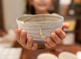 Kintsugi: The Japanese art of fixing broken pottery Kintsugi