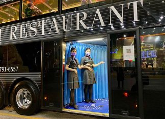 Taipei sightseeing restaurant bus fully booked on opening day Taipei sightseeing restaurant bus