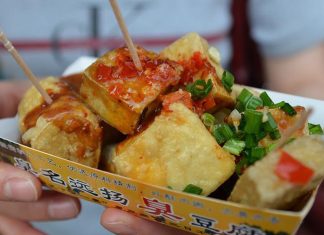 Stinky Tofu – Taiwan’s Most Iconic Street Food!! Stinky Tofu