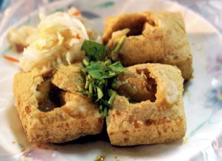 Taiwanese Stinky Tofu – SMELLY but YUMMY! Stinky Tofu