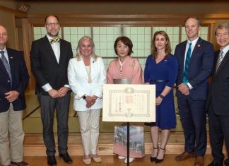 Navigating the Nihongo Wave: Japanese Language and Culture in Florida Over the Years Professor Shigeko Honda