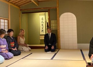 The Culture of Tea Ceremony with Tea Master Kumakura of Omotesenke Tea Master Kumakura of Omotesenke