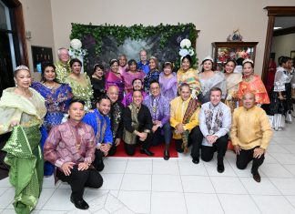 FILIPINOS HOST THE GRANDEST PHILIPPPINE BALL