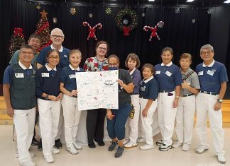 Tzu Chi distributing gifts to Magnolia School in Orange County Tzu Chi Foundation Orlando Service