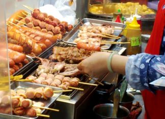 8 Must Eat Street Foods of Hong Kong