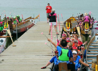 Dragon boat racers support breast cancer survivors at the Dragon Boat Festival